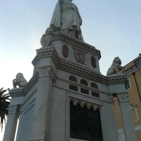 Via Sardegna 89 *